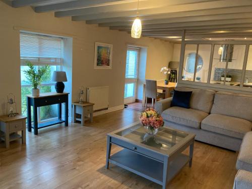Totnes House | Ryelands Cottage: Pet-Friendly Retreat with Top Guest Ratings