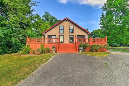 Battletown House | Pet-Friendly Ryman Riviera Retreat Steps from the River
