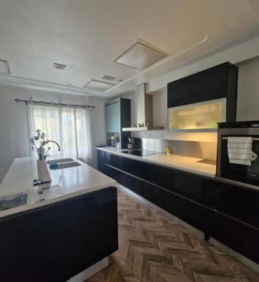 Lindesberg Apartment | Rymlig lägenhet I hjärtat av Lindesberg 95kvm