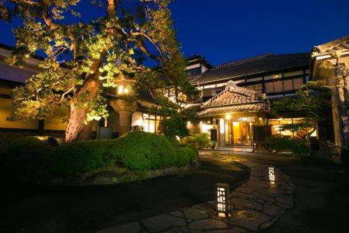 Karatsu Hotel | Elegant Ryokan Wataya with Relaxing Hot Tub Experience