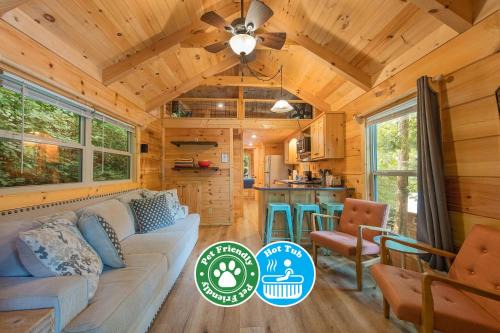 Lookout Valley Neighborhood Association House | Eco-Friendly Ryon Tiny Home Cabin with Hot Tub Retreat