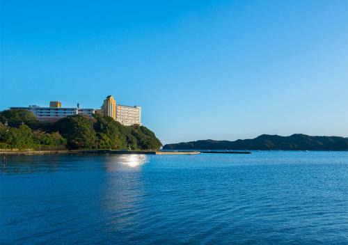 Ise Hotel | Cozy Retreat at Ryoso Uminocho with Oceanfront Pool Access