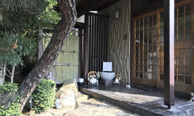 Hatsukaichi House | Discover Ryu: Family-Friendly Stay with Hot Tub & Breakfast