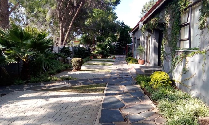 Mahikeng Bed & Breakfast | Cozy RZ Guesthouse Mafikeng with Pool and Breakfast