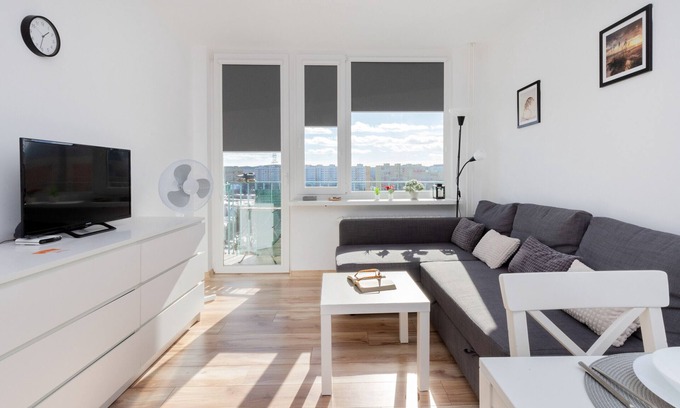 Przymorze Apartment | Explore Rzeczypospolitej 7B: Pet-Friendly Studio with Balcony