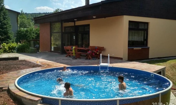 Rudnik u Vrchlabi House | Explore Sámoška - Krkonoše: Pet-Friendly with Pool & Hot Tub