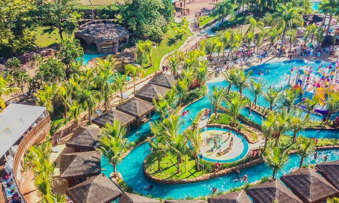 Aguas de Sao Pedro Hotel | Discover São Pedro Thermas Resort: Family-Friendly Retreat