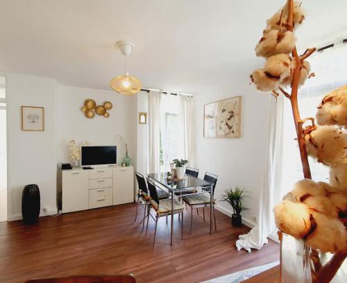 Ris Orangis Apartment | Bright & Inviting Joli T3 in South Paris - Rated 9.6/10