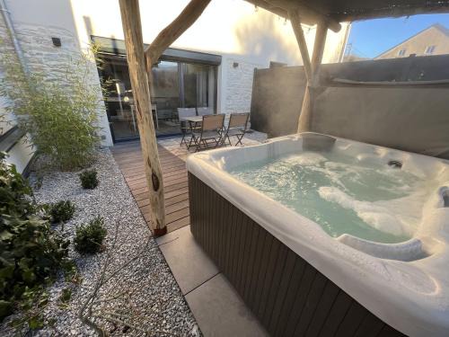 Chouzelot Apartment | Relax at LA SOURCE DU PREI & SPA - 4-Star Beach Retreat
