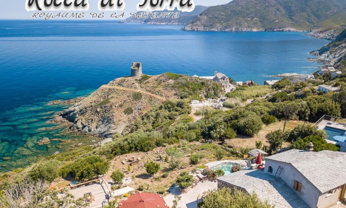 Pino Villa | Unique Detox Retreat with Oceanfront Pool & Breakfast