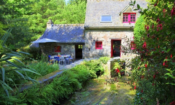 Irvillac House | Enchanting Stay at Moulin de Beuzidou with Spa and Breakfast