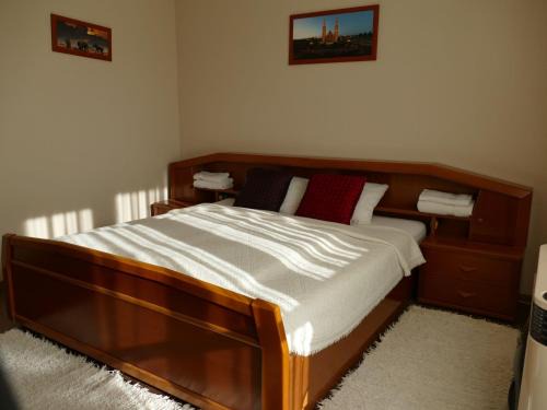 Morahalom Apartment | Tranquil Sétány Apartment - Family-Friendly & Guest Rated 9/10