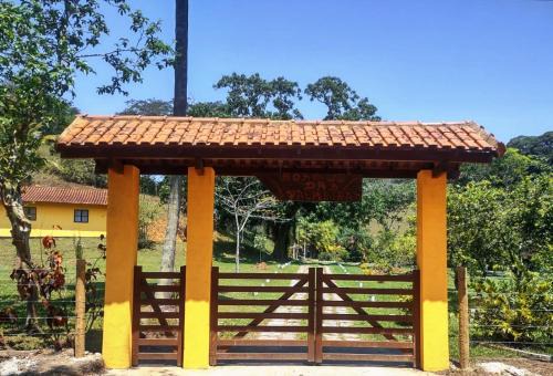 Cachoeiras de Macacu House | Relax at Sítio Bosque das Palmeiras: Pet-Friendly Retreat