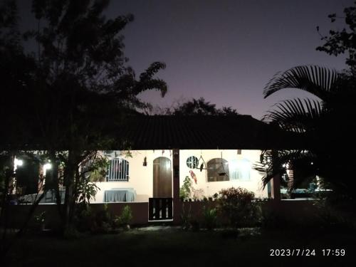 Campo Alegre House | Discover Sítio Conquista Feliz: Pet-Friendly 4-Star Retreat