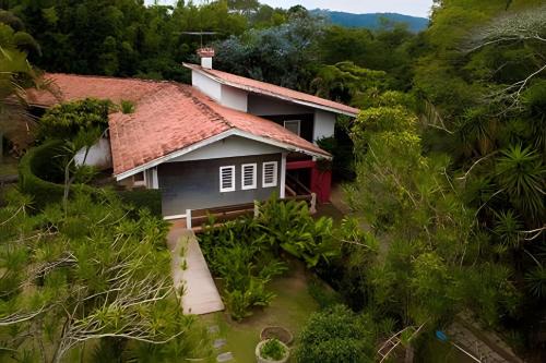 Mailasqui Villa | Discover Sítio em São Roque: Family-Friendly Escape Near SP