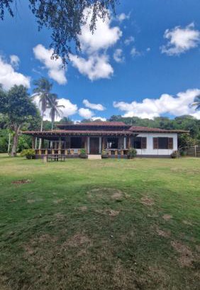 Aracruz Villa | Relax at Sítio Santa Cruz: Private Beach & Spa Retreat