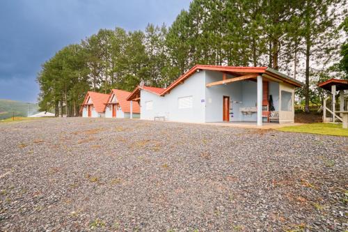Piedade Other | Pet-Friendly Chalé Evidências with Pool and Great Reviews