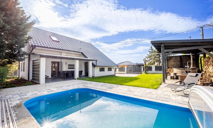Siofok-Sosto Villa | Relax at Sóstó Pihenőház: 4-Star Retreat with Pool & Hot Tub