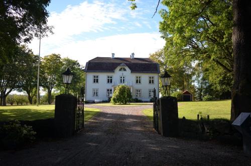 Vreta Kloster Bed & Breakfast | Discover Södra Lund B&B: Pet-Friendly & Family Oriented