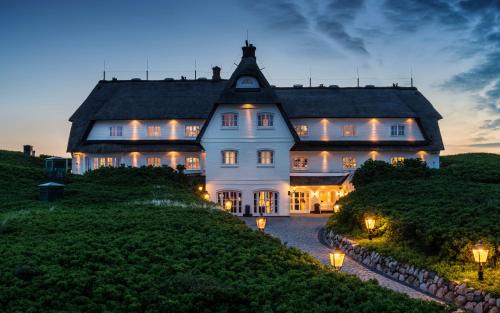Rantum Hotel | Experience Luxury at Söl'ring Hof with Oceanfront Serenity