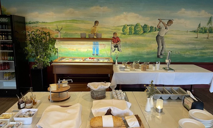 Vejen Municipality Hotel | Relaxing Søgården Brørup: Family-Friendly with Pool & Dining