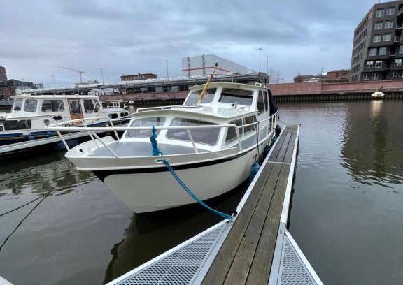 Uberseestadt Boat Rental | Charming Motoryacht Bremen City - Family-Friendly Comfort