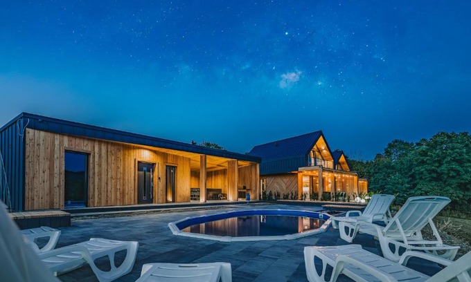 Ponice Ski Chalet | Discover Słone Wzgórze: Oceanfront Spa & 10/10 Guest Rated