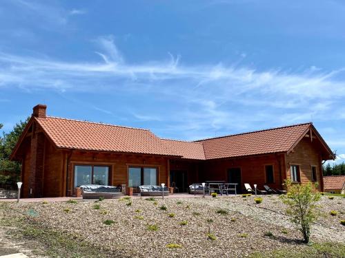 Skolity Villa | Experience SŁONECZNY DOM NA WZGÓRZU: Rated 10/10 Stay