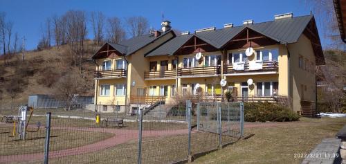 Jaworki Apartment | Inviting Słoneczny Zakątek: Pet-Friendly with Breakfast
