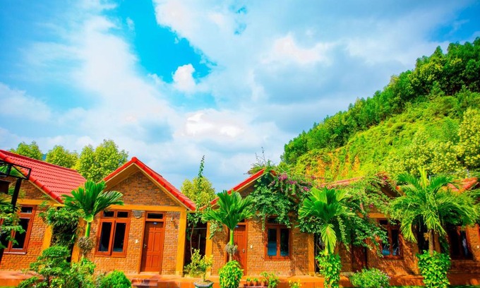 Son Trach House | Enchanting Phong Nha Hillside View Bungalow - 10/10 Stay!