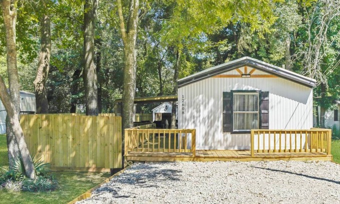 Willis Apartment | Ideal Lake Conroe Retreat with Boat Ramp and Pool Access