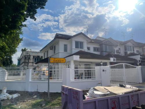 Taman Setia Indah House | S 75 corner house with pool table
