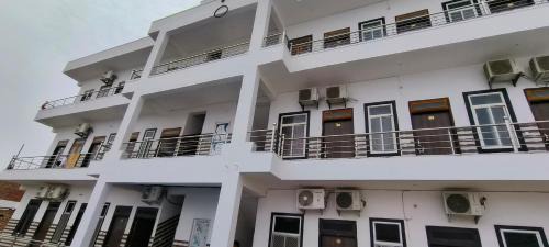 Khatu House | Pet-Friendly SDGUESThouse: Ideal for Families on a Budget