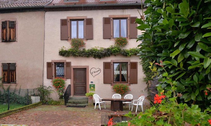 Bergheim Apartment | Inviting S'Harzala Rouge: Oceanfront Stay with Pool Access