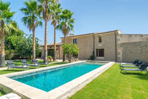 Selva House | Discover S'Hort Des Capellà Verona: Family-Friendly Retreat