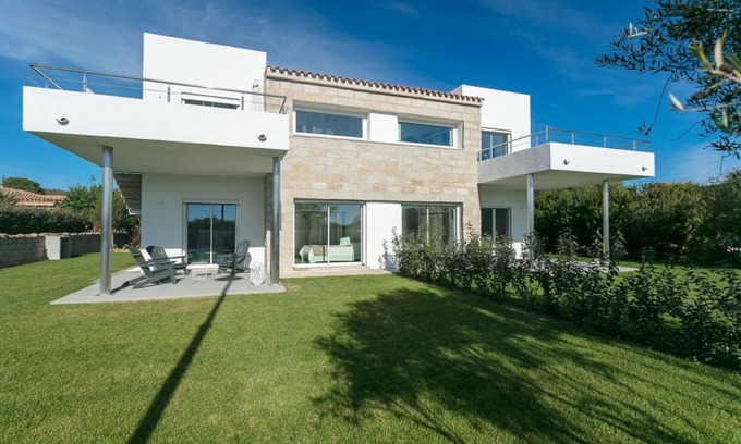 Pittulongu Villa | Stylish Villa with Ocean View Steps from the Beach