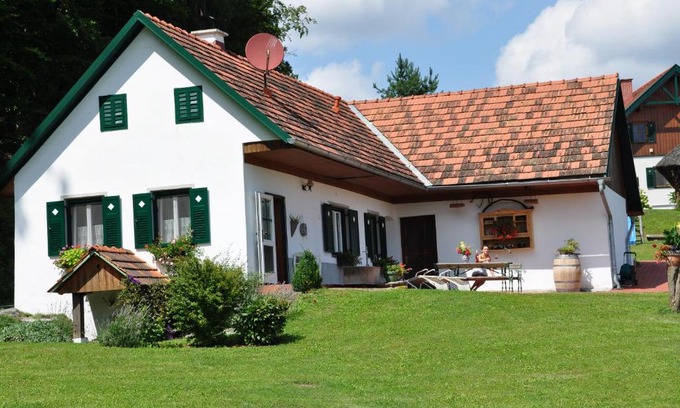 Loipersdorf bei Fuerstenfeld House | Experience Oceanfront Bliss at s' Kellerstöckl Hotel