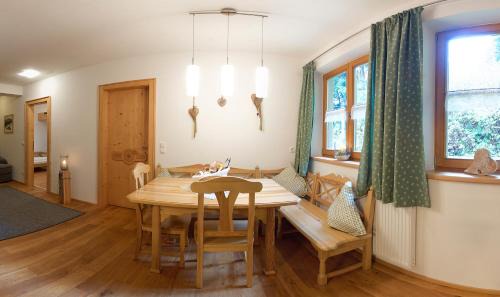 Sankt Martin bei Lofer Apartment | Discover S Mauthäusl Luftenstein: Pet-Friendly Escape