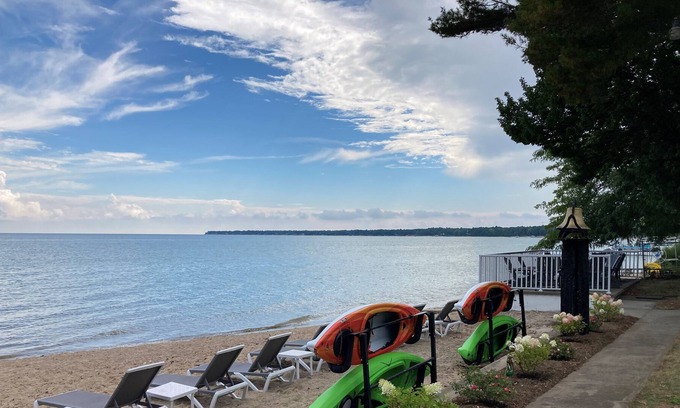 Au Gres House | S'more Beach sleeps up to 15 people located on Lake Huron Sandy beach!