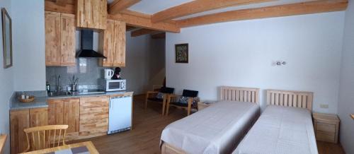 Siauliai City Center Apartment | Top-Rated S Neries 19 Apartments with Parking & Hot Tub