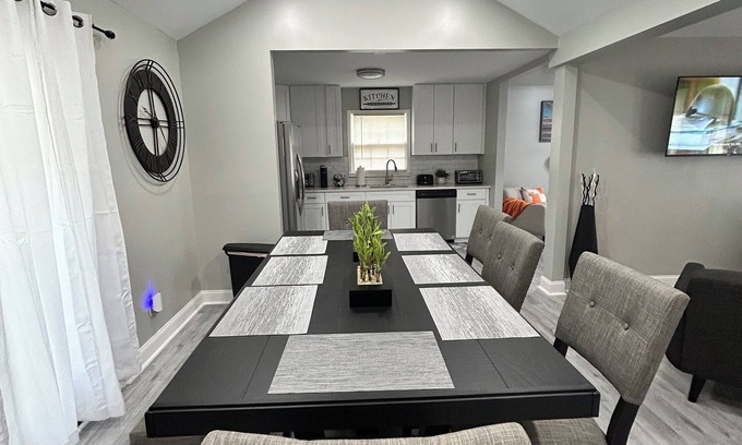 New Castle House | Pet-Friendly Retreat: S.V. Hideaway on the Hill Awaits