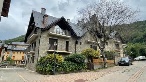 Sesue Apartment | Cozy Edif. Kasares IV - Family-Friendly Stay in Villmor