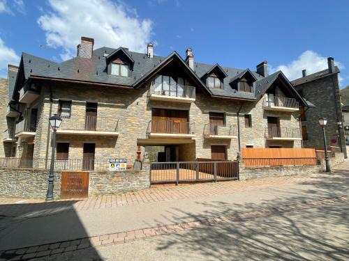 Sesue Apartment | Kid-Friendly Comfort at Kasares El Solano, Villmor