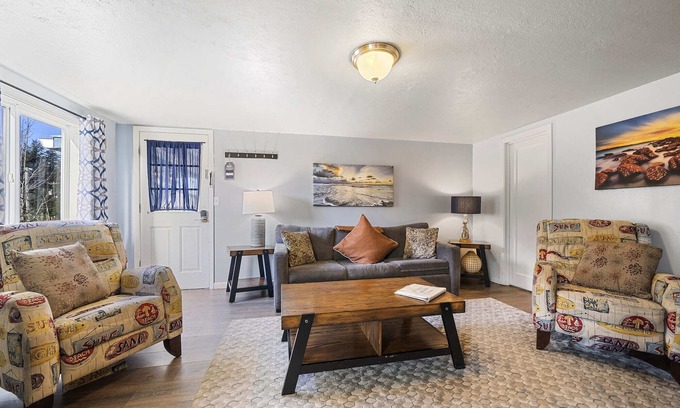 Netarts Apartment | Pet-Friendly Oceanfront Escape at Surf Inn - 9.2/10 Rated