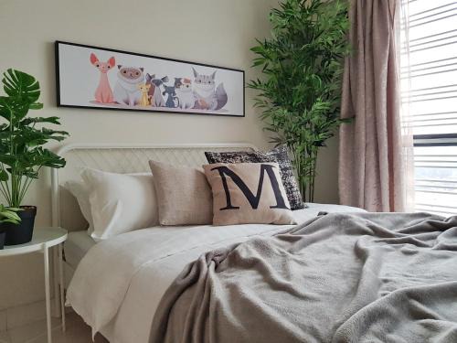 Puchong Apartment | Cozy Snowy Retreat: Pet-Friendly Stay at Setiawalk Puchong