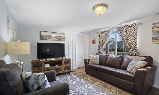 Netarts Apartment | Oceanfront Escape: Cowabunga @ Surf Inn - Family & Pet Friendly