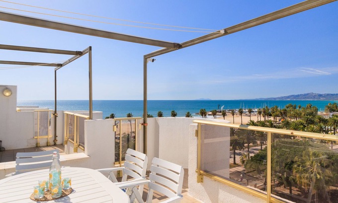 Salou City Centre Apartment | Book UHC Acacias Apartments Salou - 10/10 Guest Rated Stay