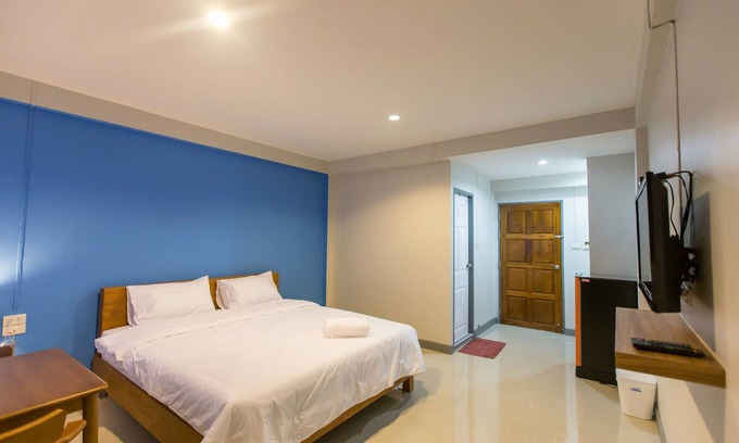 Sattahip Hotel | Cozy S3 Room with Kitchen and Family-Friendly Amenities