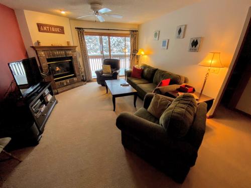 Bretton Woods Apartment | Elevated S4 Condo with Ski Slope Views in Bretton Woods