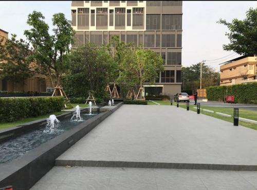 Phra Khanong Apartment | Modern Ramada Sukhumvit: Pool, Gym & 9/10 Guest Rating